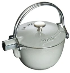 Staub Teekanne Und Wasserkessel Aus Gusseisen In Graphitgrau