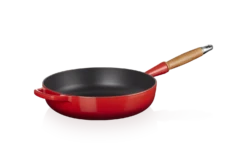 Le Creuset Sautépfanne Signature Aus Gusseisen Mit Holzgriff In Kirschrot -Küche Geschäft LC 20210721 HL PS OS 20259280600422 001