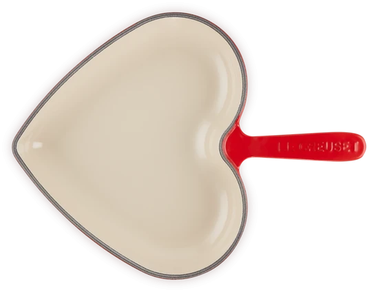 Le Creuset Herzförmige Brat- Und Servierpfanne Signature In Kirschrot 4 Le Creuset Herzförmige Brat- Und Servierpfanne Signature In Kirschrot – Bild 2