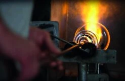 Zieher Geschenkset 2 Weingläser Und Dekanter 25 Zieher Geschenkset 2 Weingläser Und Dekanter -Küche Geschäft VISION Produktion 02