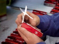 Victorinox Offiziersmesser Compact Rot -Küche Geschäft Victorinox Ambiente 2