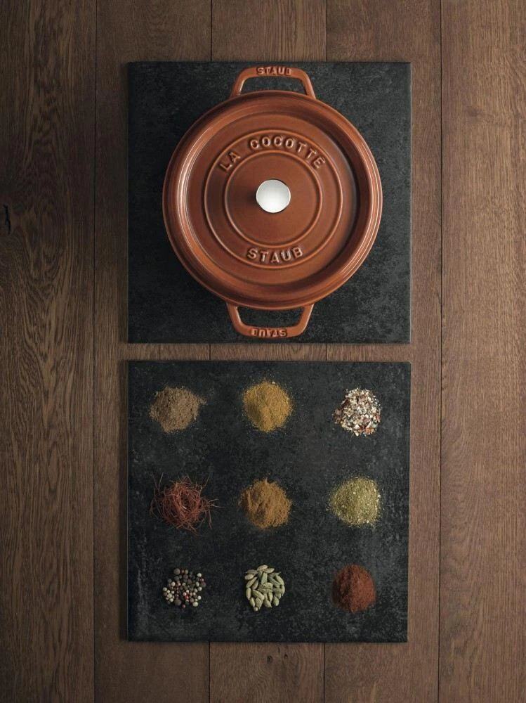 Staub Cocotte Rund Aus Gusseisen In Zimt 4 Staub Cocotte Rund Aus Gusseisen In Zimt – Bild 2